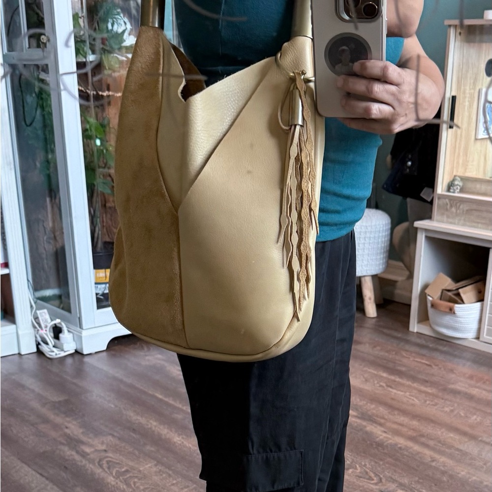 Elegant Gold Clutch with Blue Handle - Picture 3 of 3